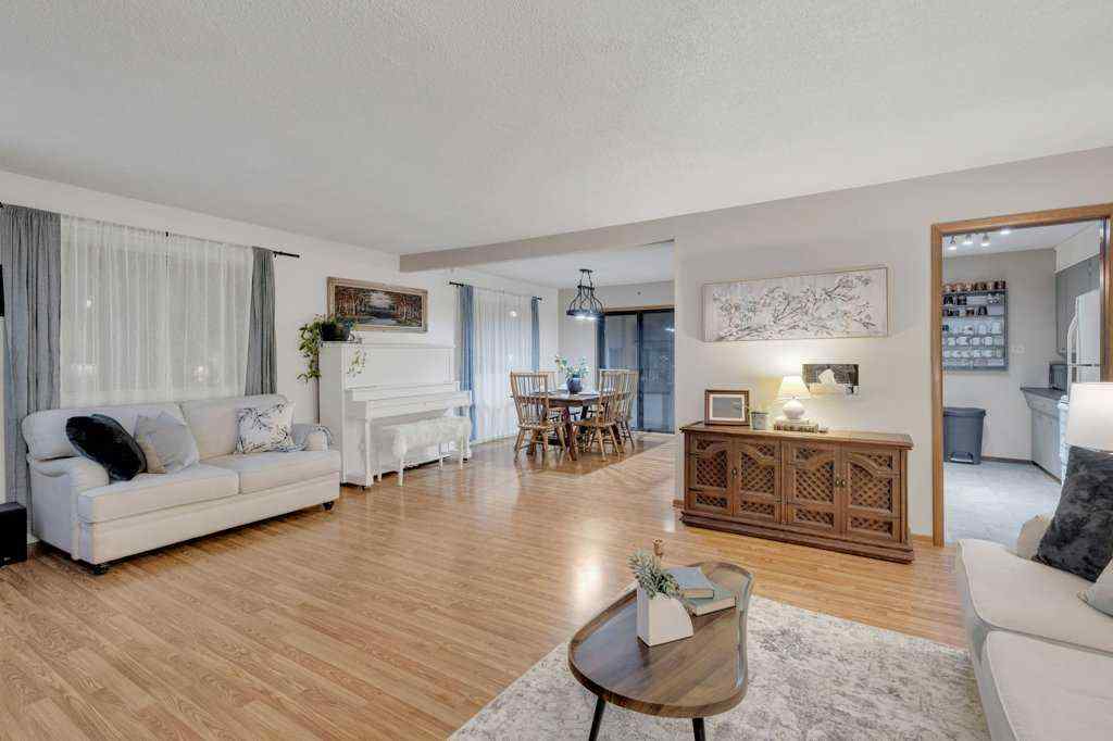 MLS&reg; # A2270464 - 4535 47 Street  in Palo Sylvan Lake, Residential Open Houses