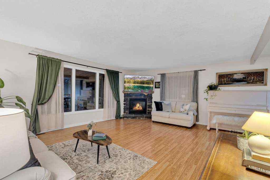 MLS&reg; # A2270464 - 4535 47 Street  in Palo Sylvan Lake, Residential Open Houses