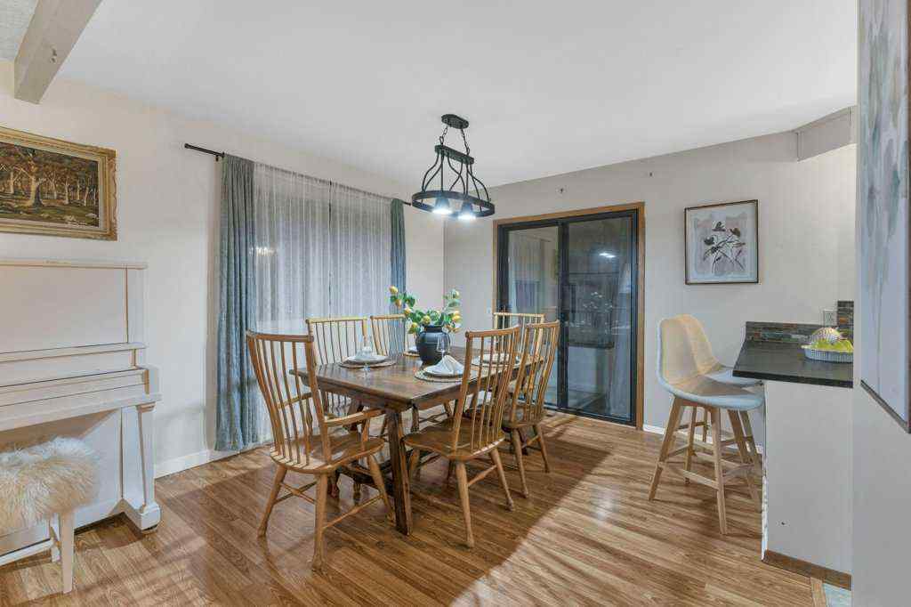 MLS&reg; # A2270464 - 4535 47 Street  in Palo Sylvan Lake, Residential Open Houses