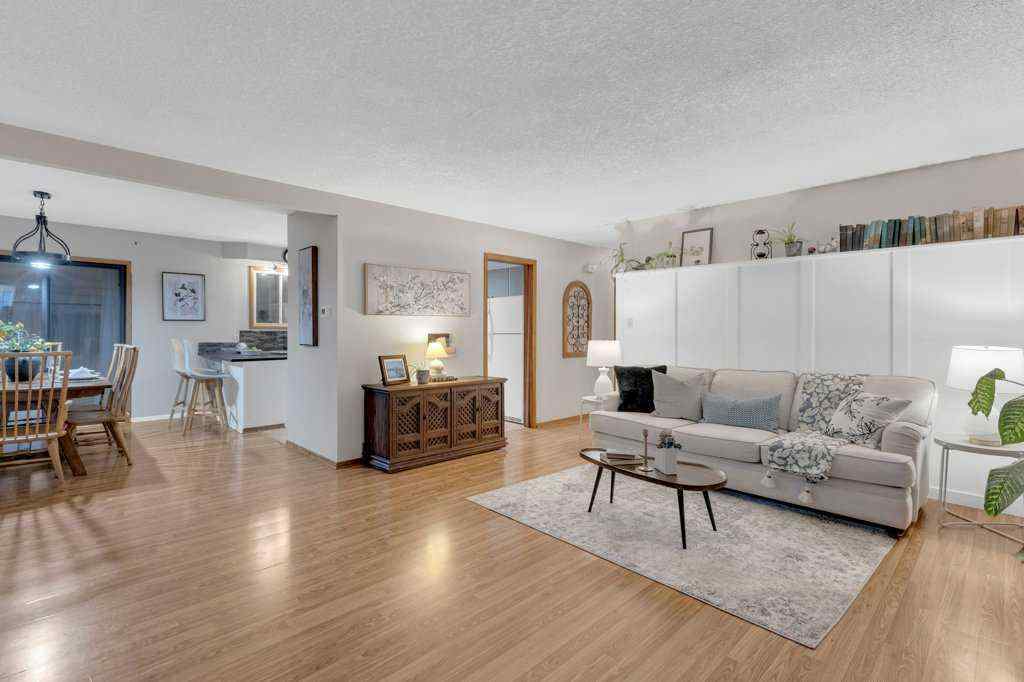 MLS&reg; # A2270464 - 4535 47 Street  in Palo Sylvan Lake, Residential Open Houses