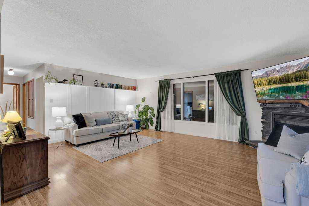 MLS&reg; # A2270464 - 4535 47 Street  in Palo Sylvan Lake, Residential Open Houses