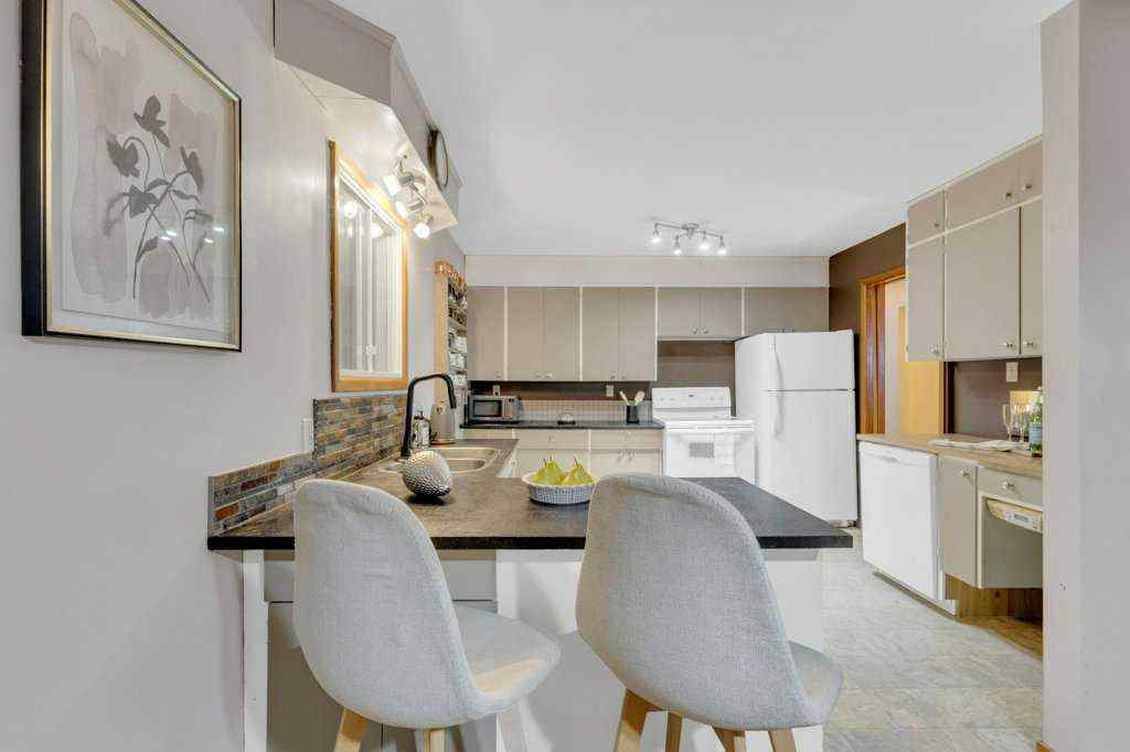 MLS&reg; # A2270464 - 4535 47 Street  in Palo Sylvan Lake, Residential Open Houses