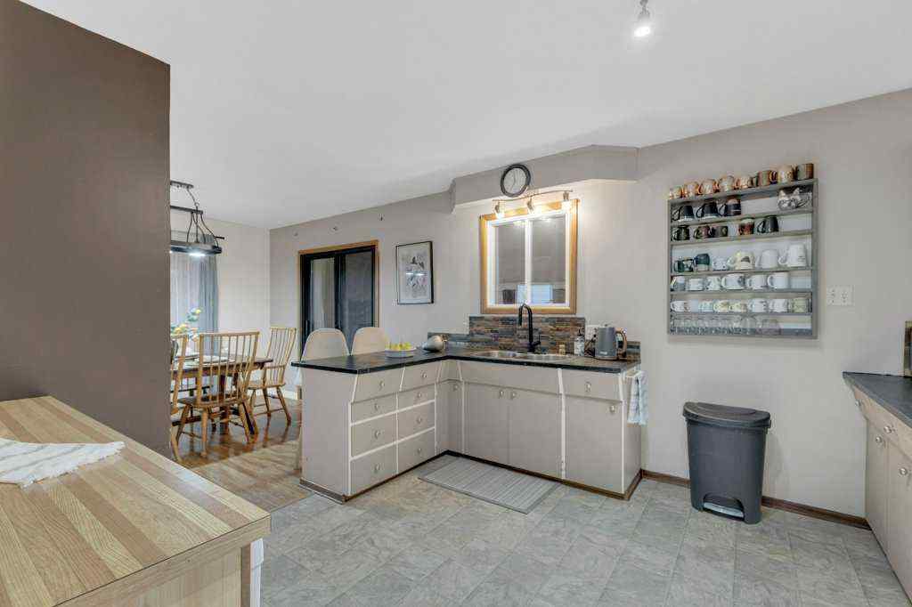 MLS&reg; # A2270464 - 4535 47 Street  in Palo Sylvan Lake, Residential Open Houses