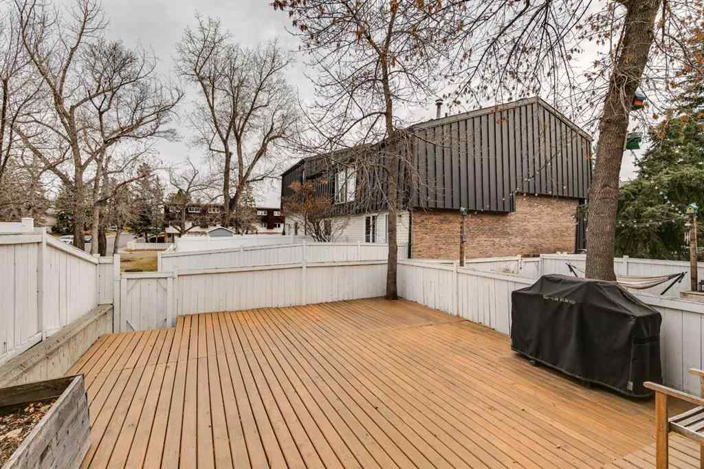 MLS® A2270480 - 25 Brae Glen Court SW in Braeside Calgary, Residential