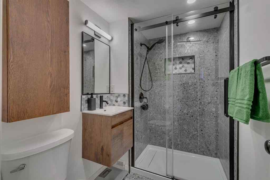 MLS® A2270480 - 25 Brae Glen Court SW in Braeside Calgary, Residential