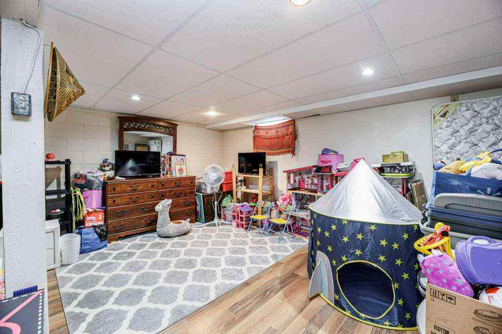 MLS&reg; # A2270496 - 22 Poplar Crescent  in NONE Springbrook, Residential Open Houses