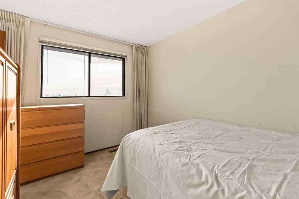 MLS&reg; # A2270497 - 16 Edgeland Bay NW in Edgemont Calgary, Residential Open Houses