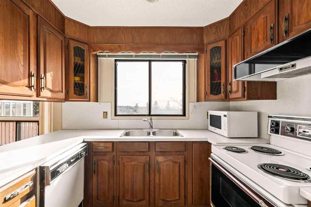 MLS&reg; # A2270497 - 16 Edgeland Bay NW in Edgemont Calgary, Residential Open Houses