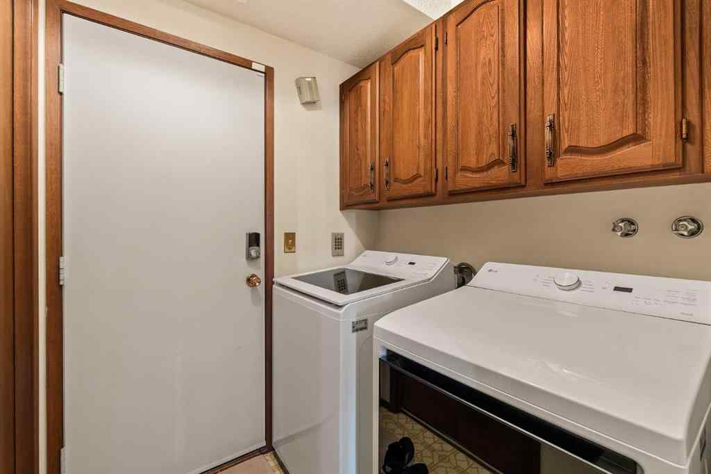 MLS&reg; # A2270497 - 16 Edgeland Bay NW in Edgemont Calgary, Residential Open Houses