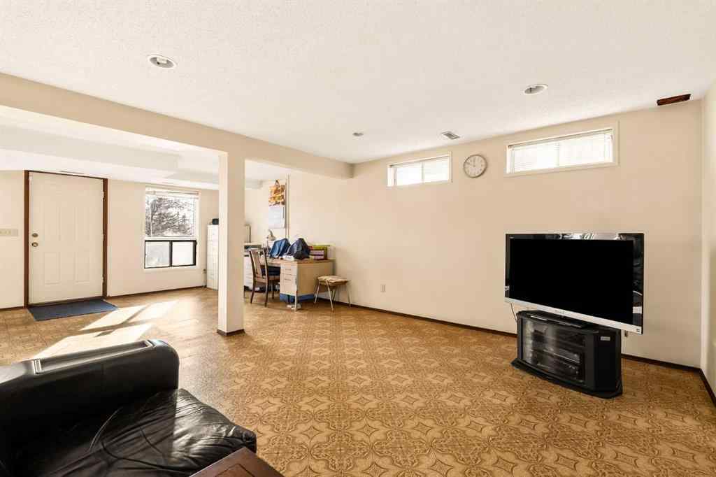 MLS&reg; # A2270497 - 16 Edgeland Bay NW in Edgemont Calgary, Residential Open Houses