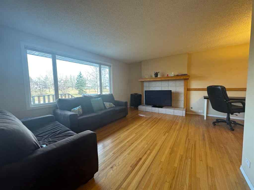MLS&reg; # A2270506 - 3731 Varsity Drive NW in Varsity Calgary, Residential Open Houses