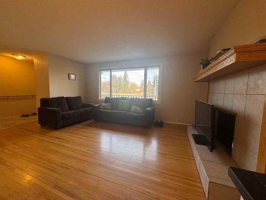 MLS&reg; # A2270506 - 3731 Varsity Drive NW in Varsity Calgary, Residential Open Houses