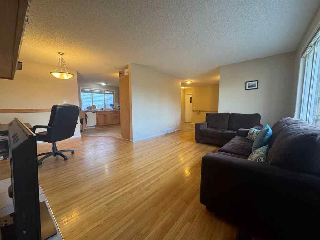 MLS&reg; # A2270506 - 3731 Varsity Drive NW in Varsity Calgary, Residential Open Houses