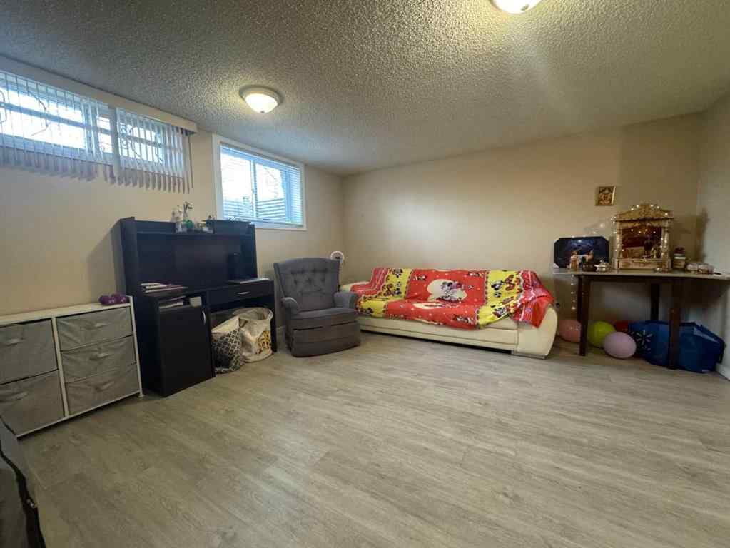 MLS&reg; # A2270506 - 3731 Varsity Drive NW in Varsity Calgary, Residential Open Houses