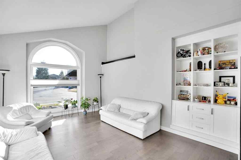 MLS&reg; # A2270517 - 33 Douglasbank Rise SE in Douglasdale/Glen Calgary, Residential Open Houses