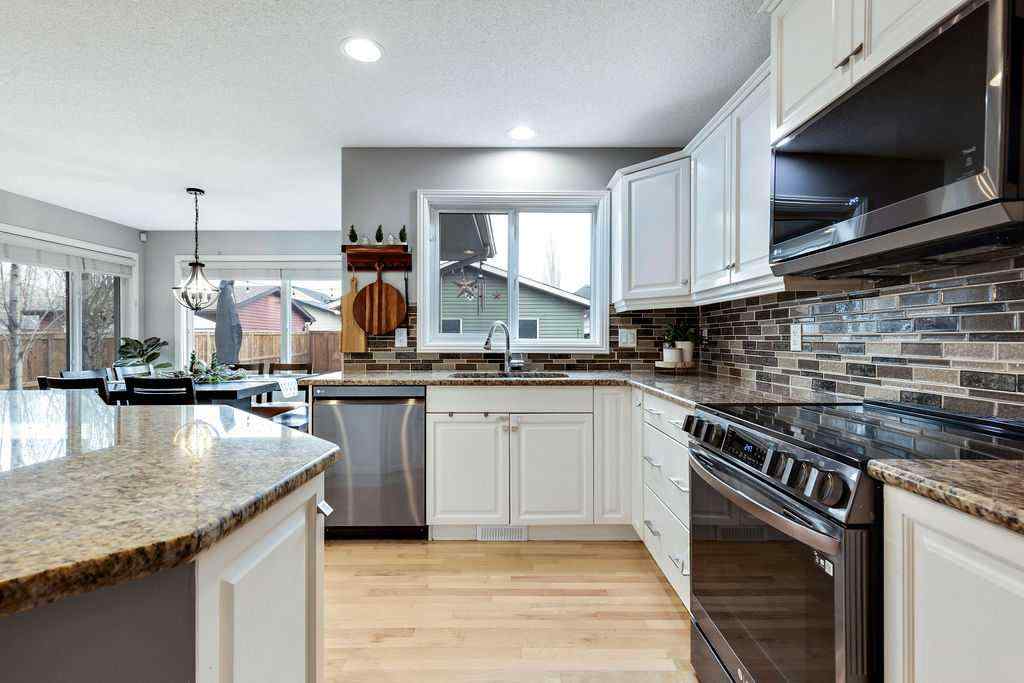 MLS® A2270541 - 208 Prestwick Manor SE in McKenzie Towne Calgary, Residential