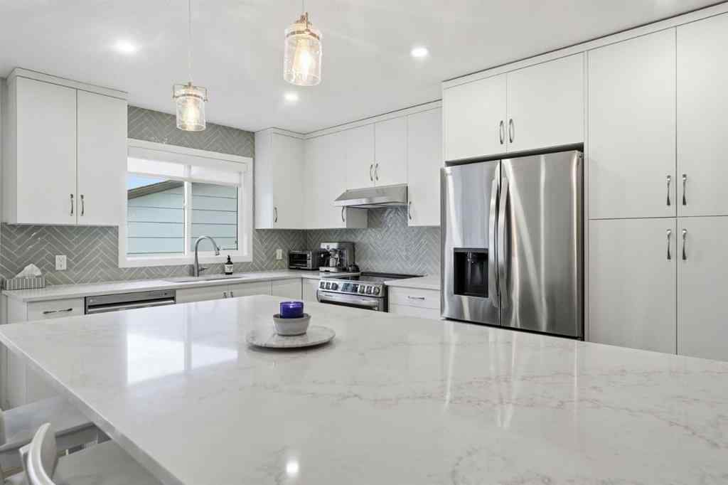 MLS&reg; # A2270563 - 60 Sunmount Close SE in Sundance Calgary, Residential Open Houses