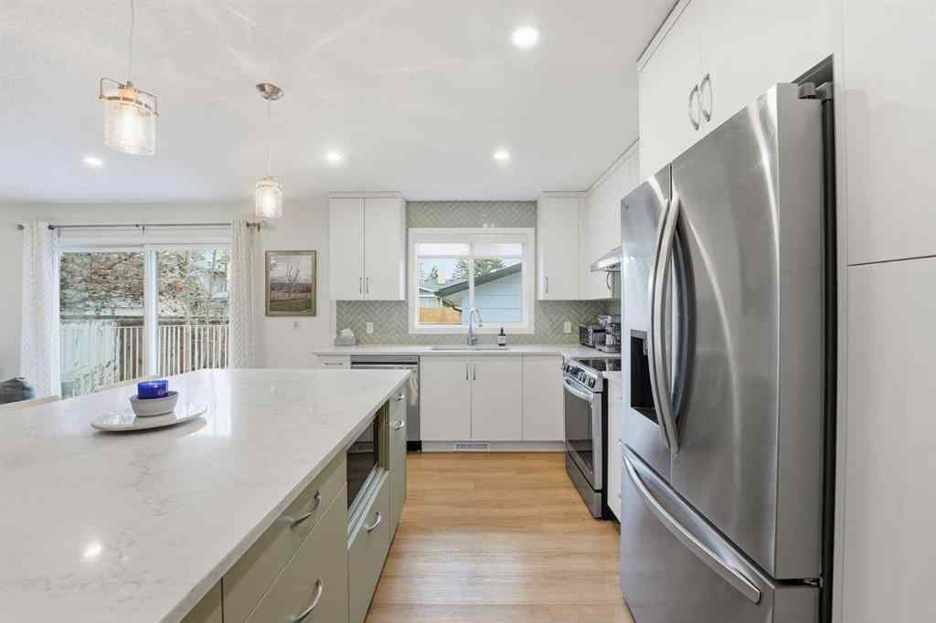 MLS&reg; # A2270563 - 60 Sunmount Close SE in Sundance Calgary, Residential Open Houses