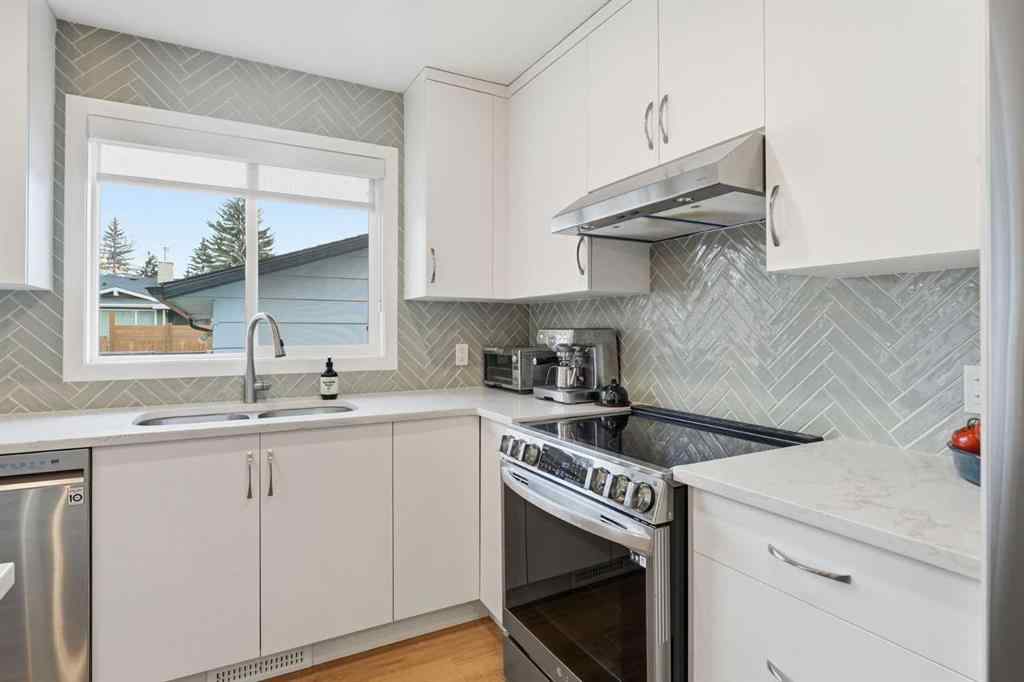 MLS&reg; # A2270563 - 60 Sunmount Close SE in Sundance Calgary, Residential Open Houses