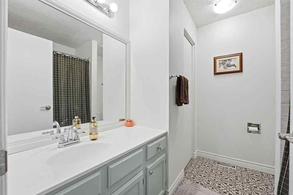 MLS&reg; # A2270563 - 60 Sunmount Close SE in Sundance Calgary, Residential Open Houses