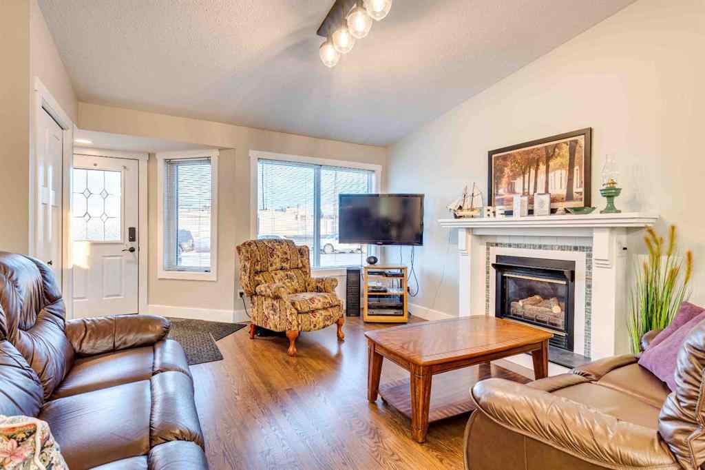 MLS&reg; # A2270565 - 125 3 Avenue NE in NONE Three Hills, Residential Open Houses
