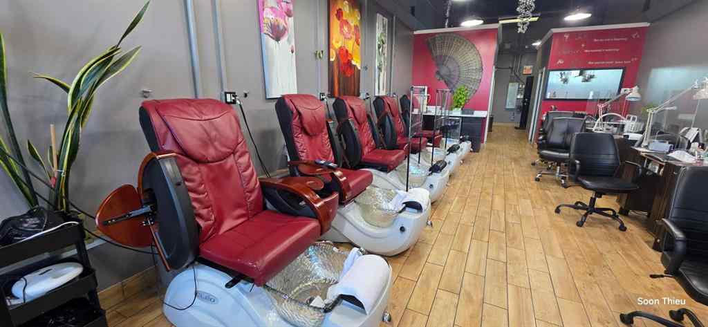 MLS® A2270578 - Unit #329 # 2555 32 Street NE in Sunridge Calgary, Commercial