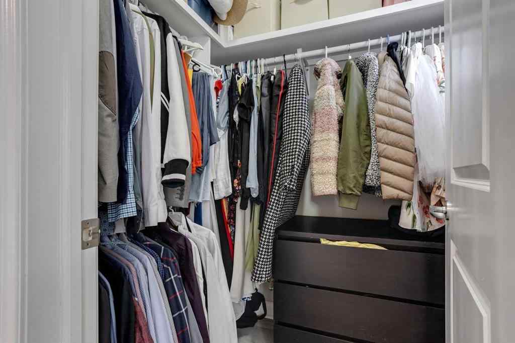 MLS&reg; # A2270592 - Unit #1 219 17 Avenue NE in Tuxedo Park Calgary, Residential Open Houses