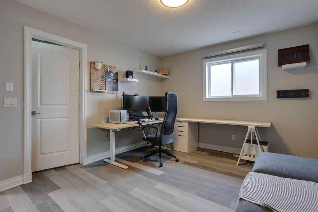 MLS&reg; # A2270592 - Unit #1 219 17 Avenue NE in Tuxedo Park Calgary, Residential Open Houses
