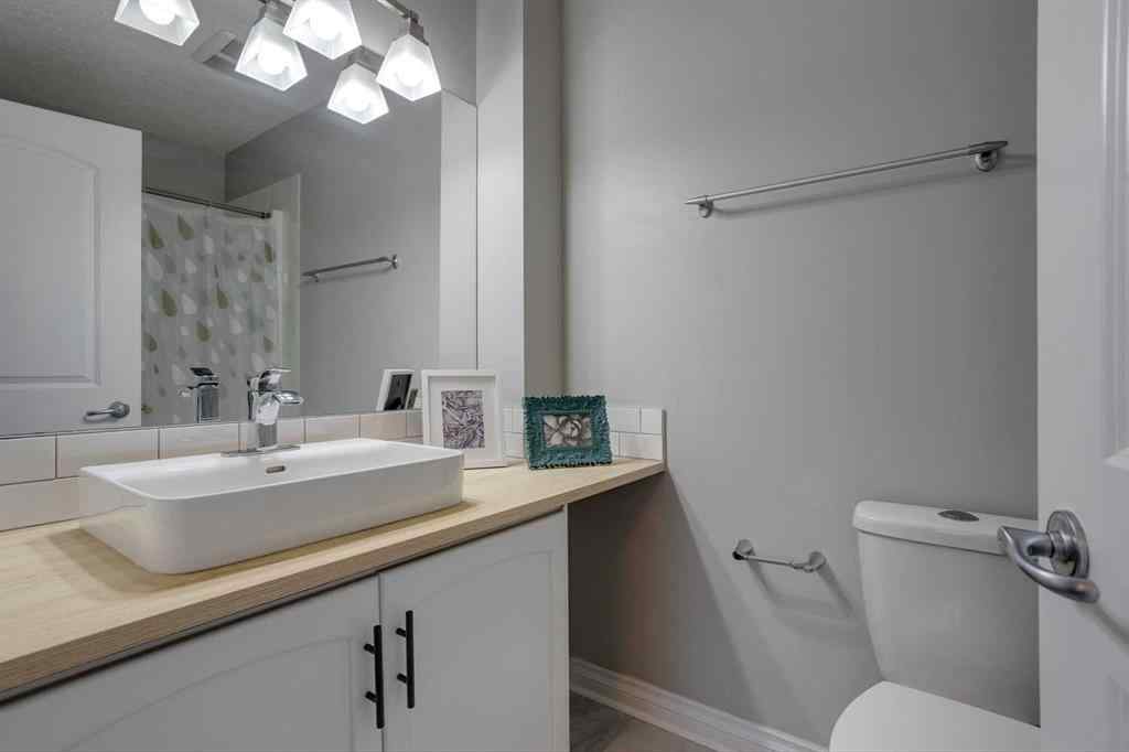 MLS&reg; # A2270592 - Unit #1 219 17 Avenue NE in Tuxedo Park Calgary, Residential Open Houses