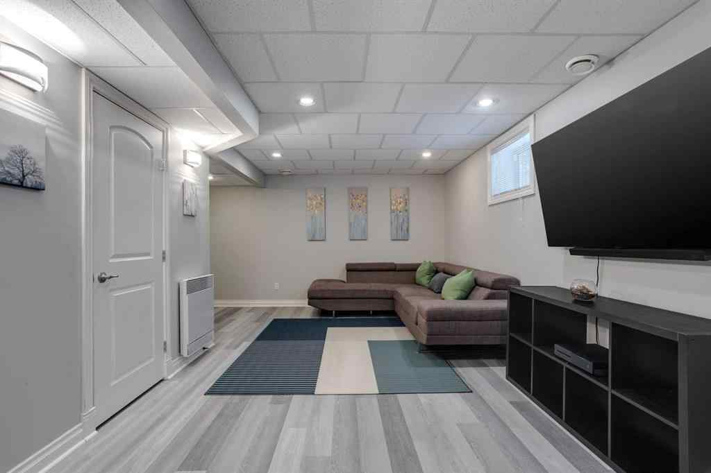 MLS&reg; # A2270592 - Unit #1 219 17 Avenue NE in Tuxedo Park Calgary, Residential Open Houses