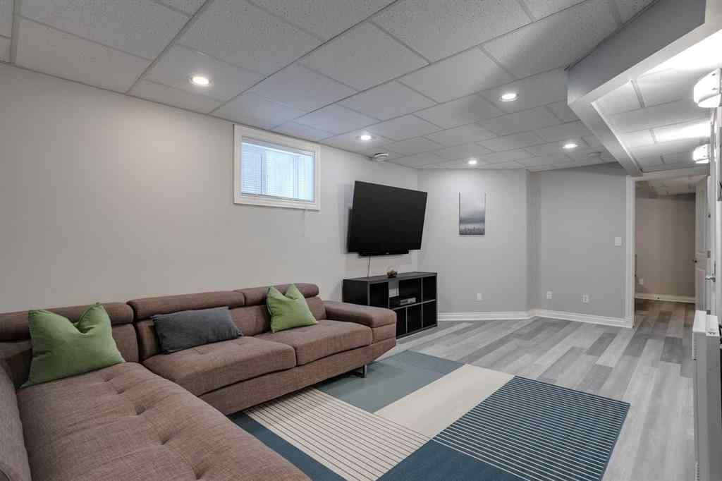 MLS&reg; # A2270592 - Unit #1 219 17 Avenue NE in Tuxedo Park Calgary, Residential Open Houses