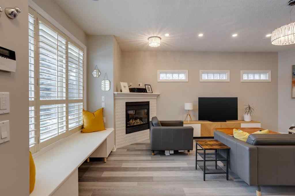 MLS&reg; # A2270592 - Unit #1 219 17 Avenue NE in Tuxedo Park Calgary, Residential Open Houses