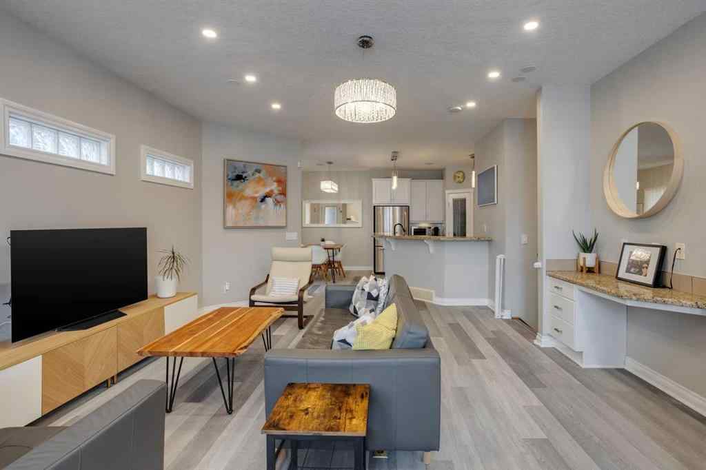 MLS&reg; # A2270592 - Unit #1 219 17 Avenue NE in Tuxedo Park Calgary, Residential Open Houses
