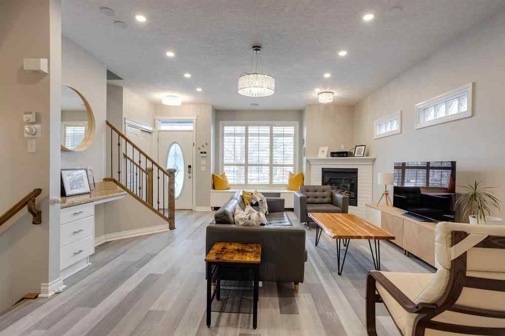 MLS&reg; # A2270592 - Unit #1 219 17 Avenue NE in Tuxedo Park Calgary, Residential Open Houses