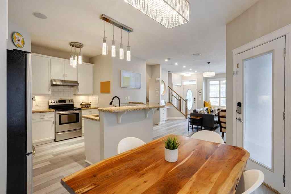 MLS&reg; # A2270592 - Unit #1 219 17 Avenue NE in Tuxedo Park Calgary, Residential Open Houses