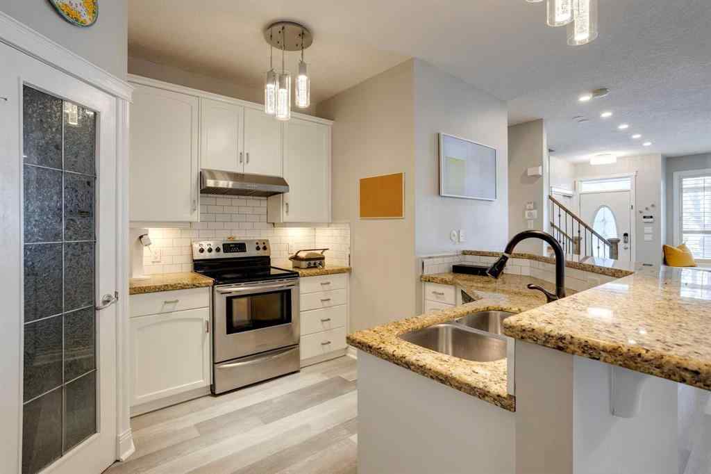 MLS&reg; # A2270592 - Unit #1 219 17 Avenue NE in Tuxedo Park Calgary, Residential Open Houses