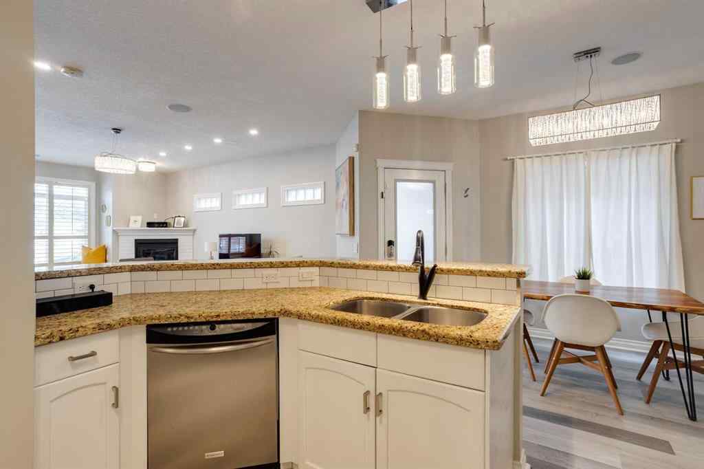 MLS&reg; # A2270592 - Unit #1 219 17 Avenue NE in Tuxedo Park Calgary, Residential Open Houses