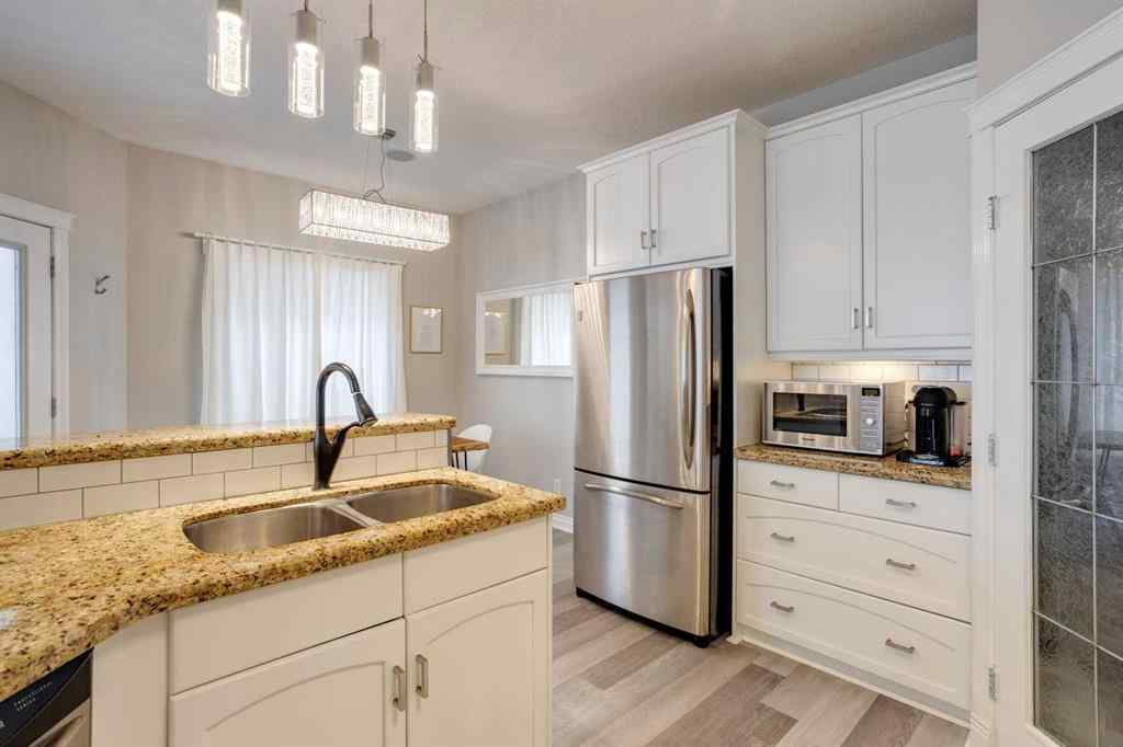 MLS&reg; # A2270592 - Unit #1 219 17 Avenue NE in Tuxedo Park Calgary, Residential Open Houses