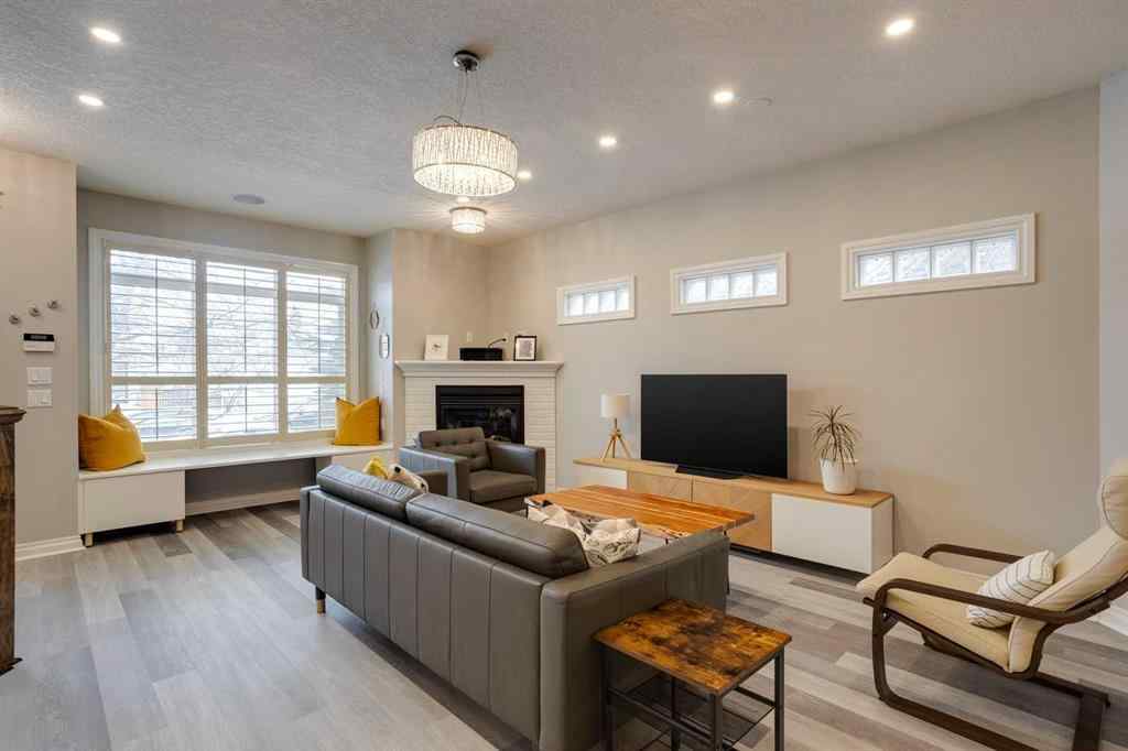 MLS&reg; # A2270592 - Unit #1 219 17 Avenue NE in Tuxedo Park Calgary, Residential Open Houses