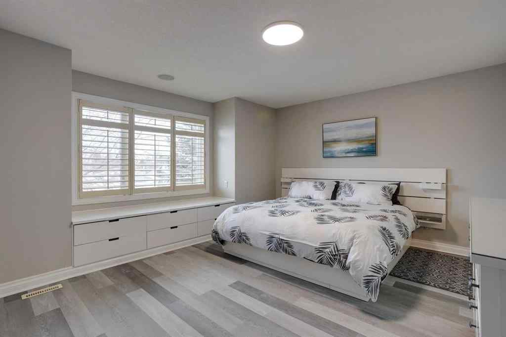 MLS&reg; # A2270592 - Unit #1 219 17 Avenue NE in Tuxedo Park Calgary, Residential Open Houses