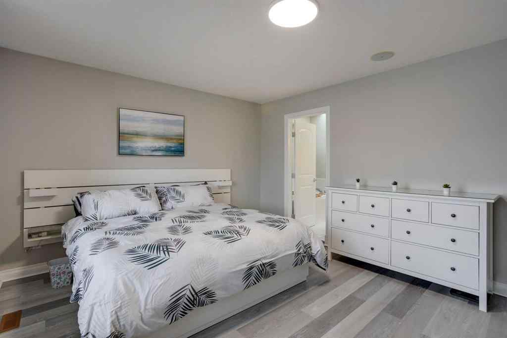 MLS&reg; # A2270592 - Unit #1 219 17 Avenue NE in Tuxedo Park Calgary, Residential Open Houses