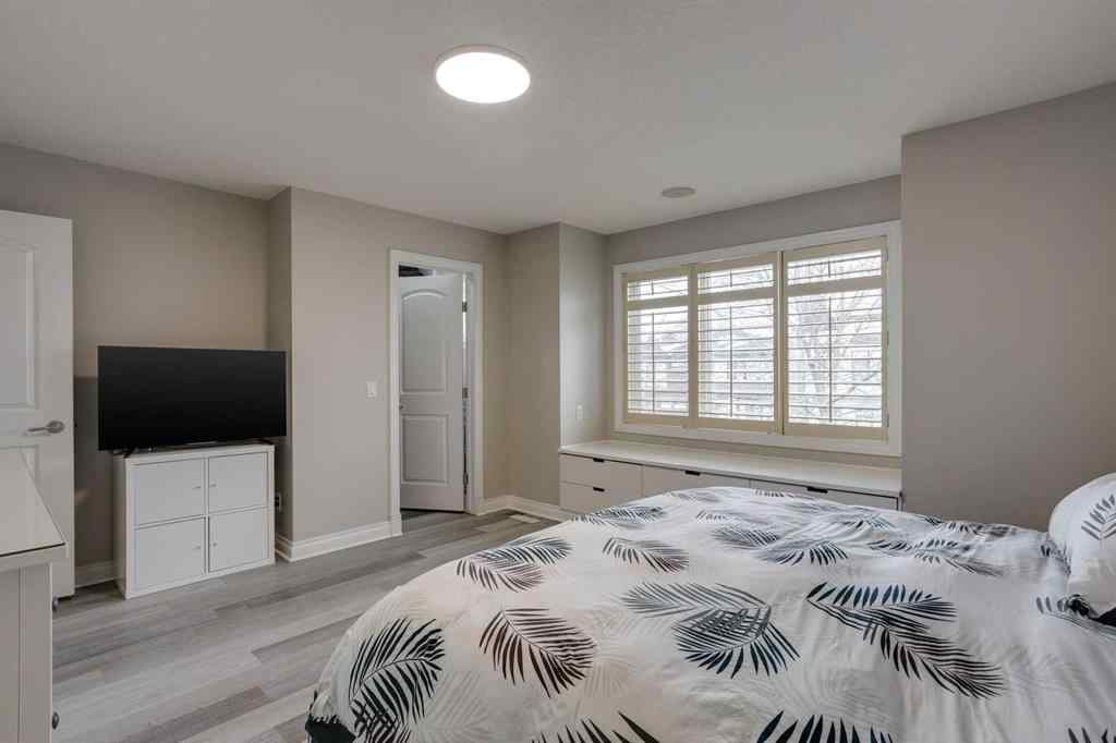 MLS&reg; # A2270592 - Unit #1 219 17 Avenue NE in Tuxedo Park Calgary, Residential Open Houses