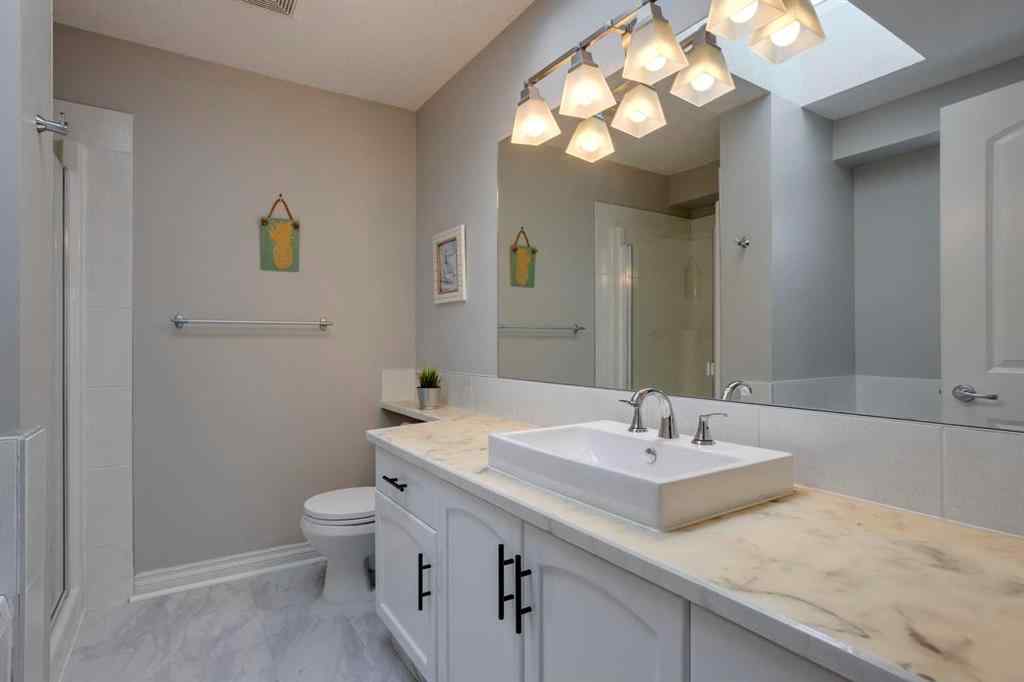 MLS&reg; # A2270592 - Unit #1 219 17 Avenue NE in Tuxedo Park Calgary, Residential Open Houses