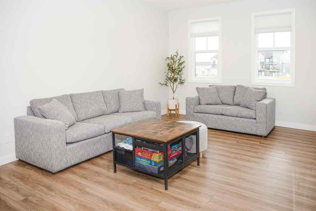 MLS&reg; # A2270612 - 1584 Rangeview Drive SE in Rangeview Calgary, Rental Open Houses