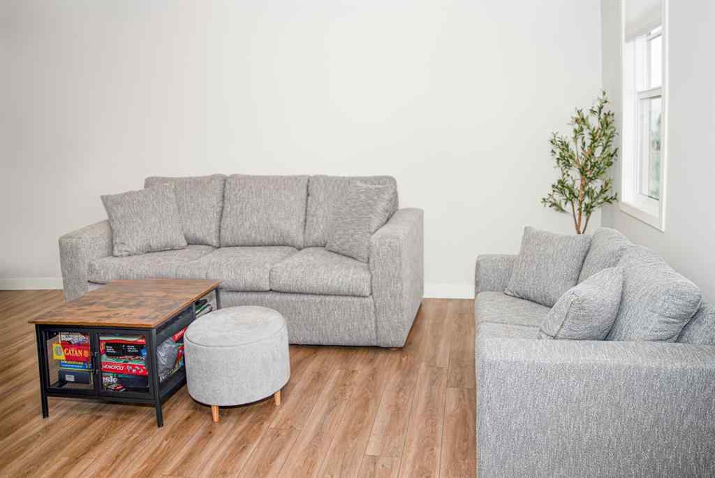 MLS&reg; # A2270612 - 1584 Rangeview Drive SE in Rangeview Calgary, Rental Open Houses