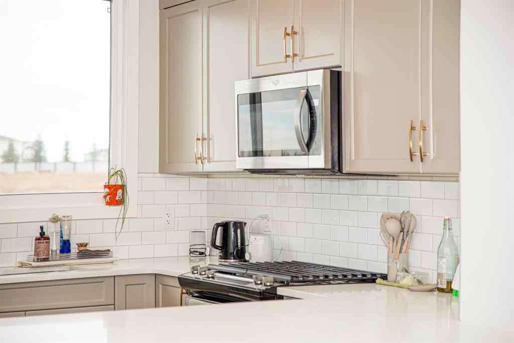 MLS&reg; # A2270612 - 1584 Rangeview Drive SE in Rangeview Calgary, Rental Open Houses