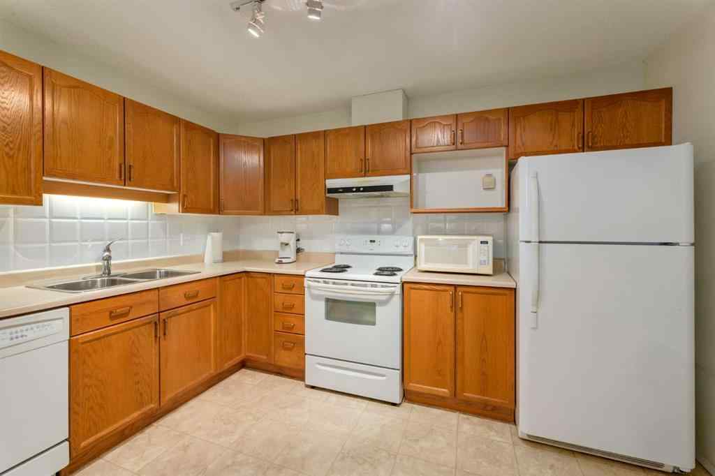 MLS&reg; # A2270627 - Unit #3204 3204 Sienna Park Green SW in Signal Hill Calgary, Residential Open Houses