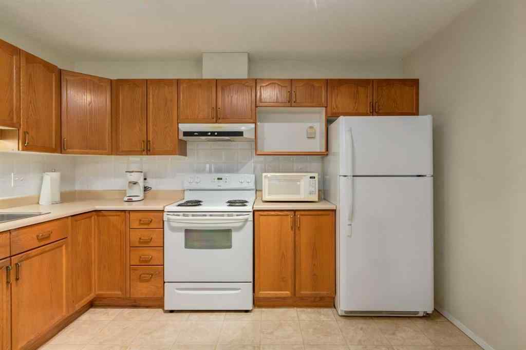 MLS&reg; # A2270627 - Unit #3204 3204 Sienna Park Green SW in Signal Hill Calgary, Residential Open Houses