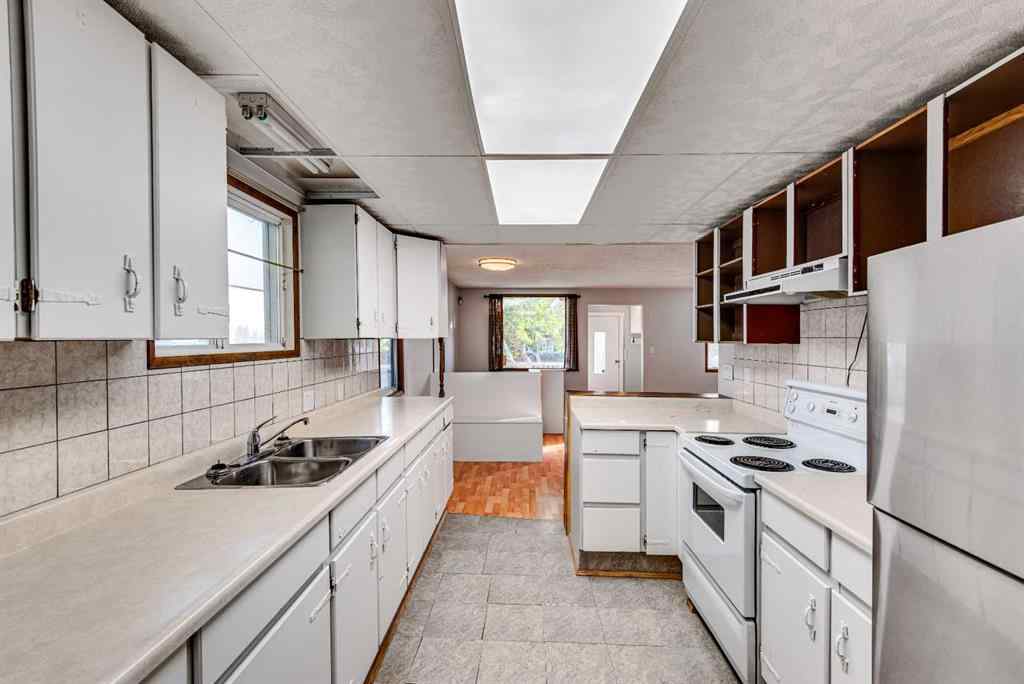 MLS&reg; # A2270646 - 402 Main Street  in NONE Trochu, Residential Open Houses