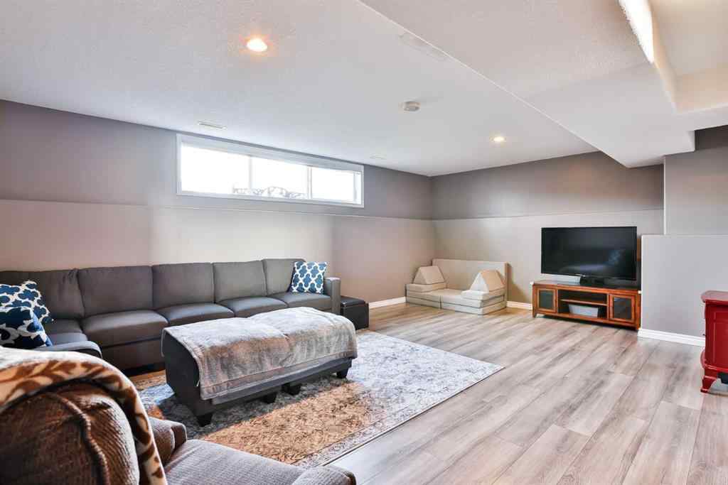 MLS&reg; # A2270673 - 455 Blackfoot Manor W in Indian Battle Heights Lethbridge, Residential Open Houses